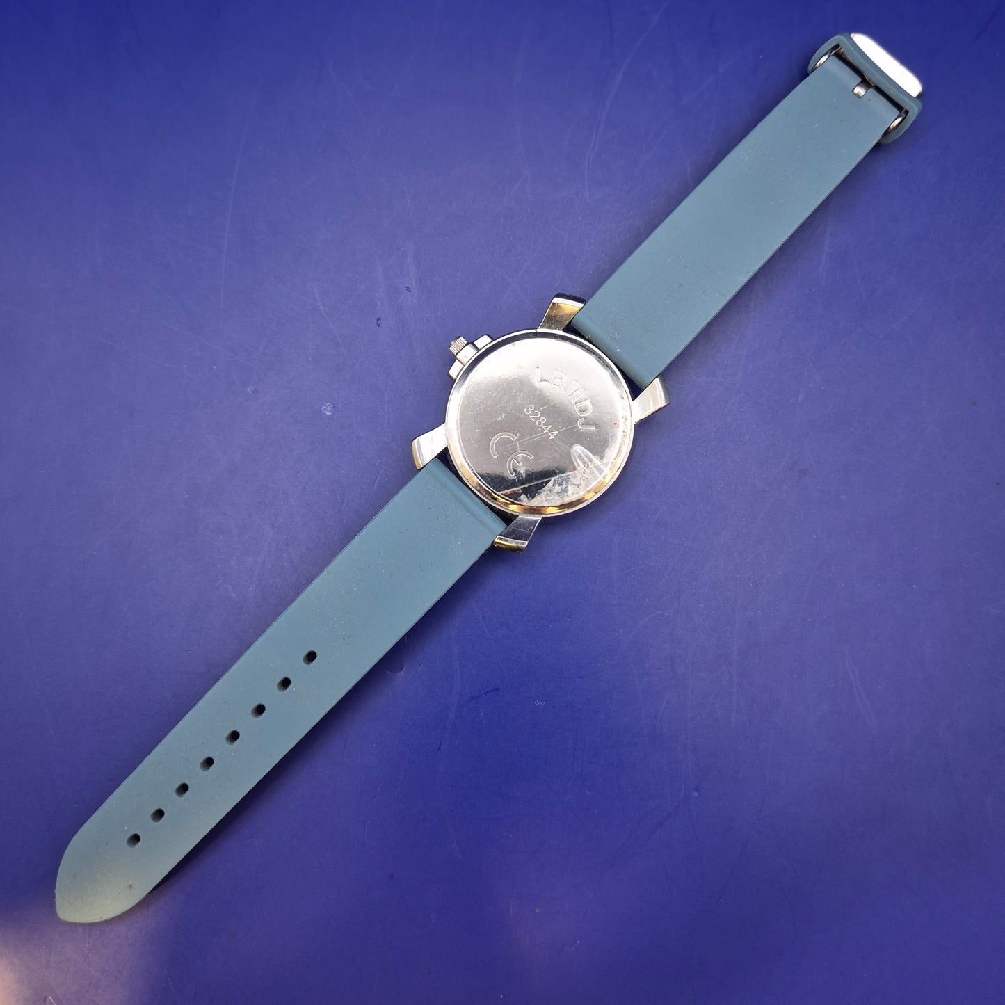 Moderne LBMDJ Damen Uhr – Sportlicher Look in Mattblau und Silber