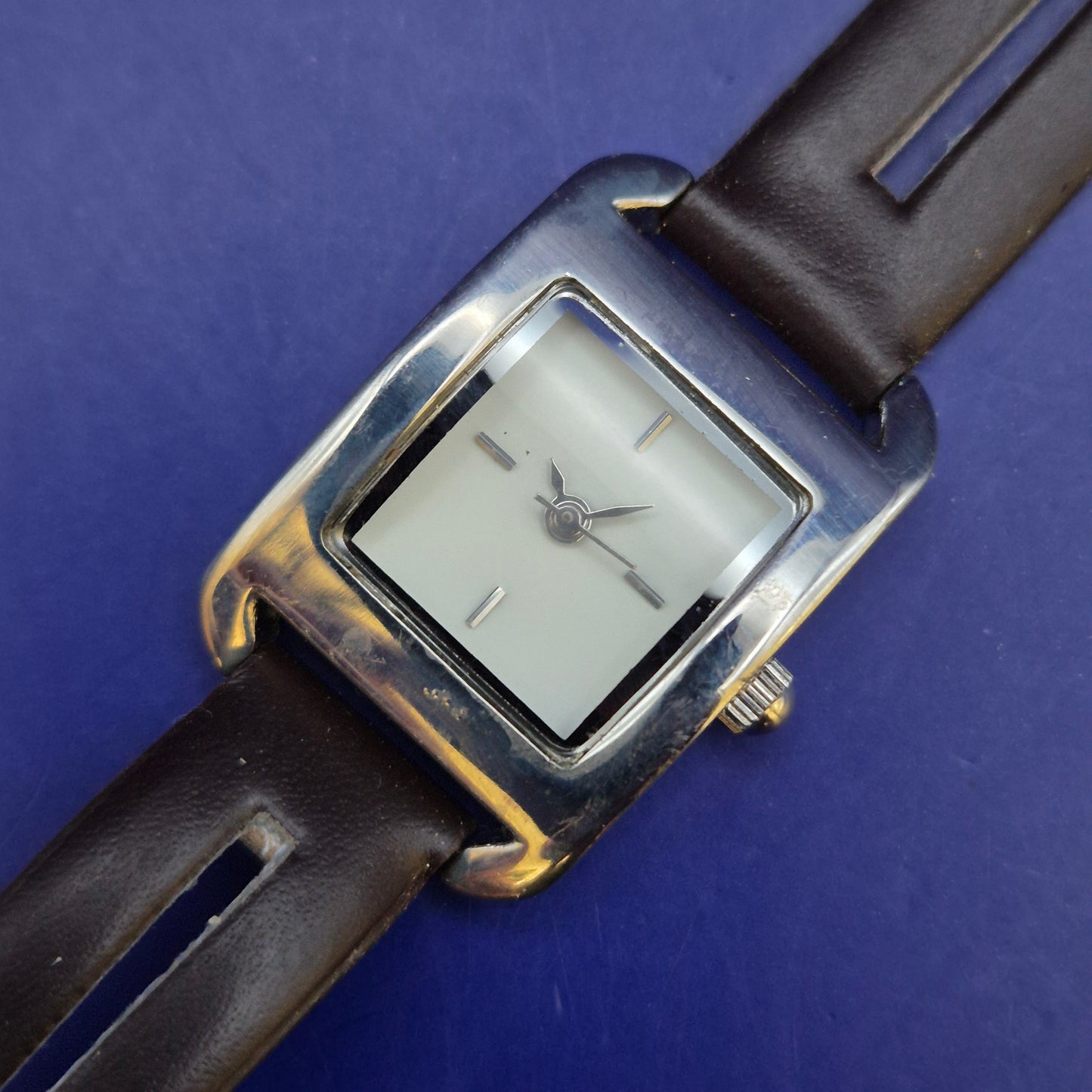 Elegante Damen Uhr – Minimalistisches Design mit braunem Lederband