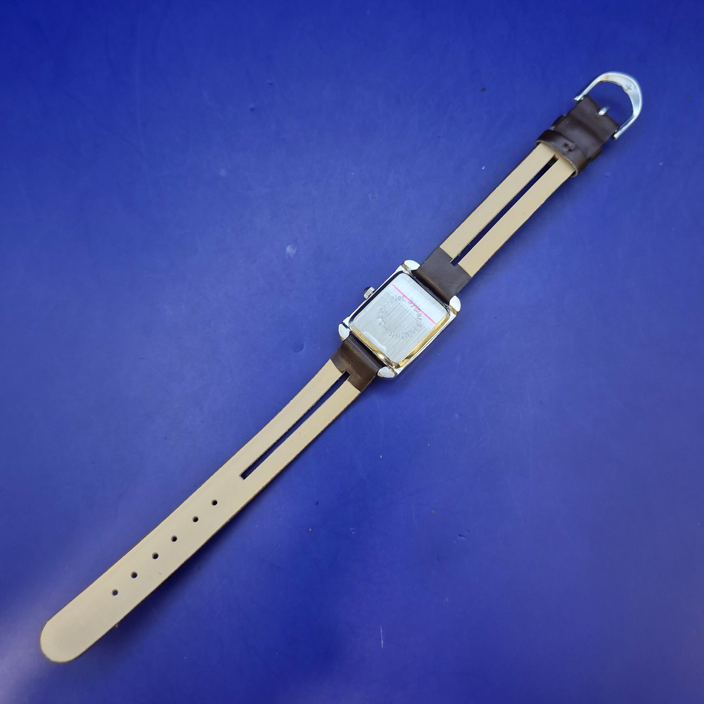 Elegante Damen Uhr – Minimalistisches Design mit braunem Lederband