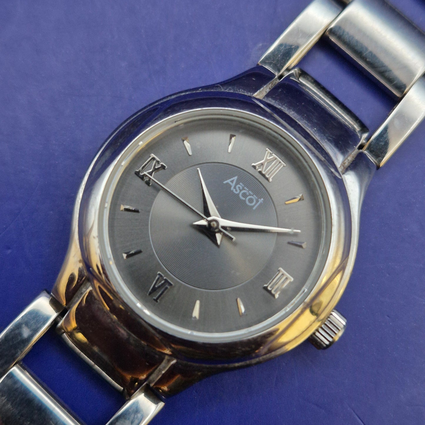Elegante Ascot Damen Uhr – Modernes Design mit Edelstahlarmband