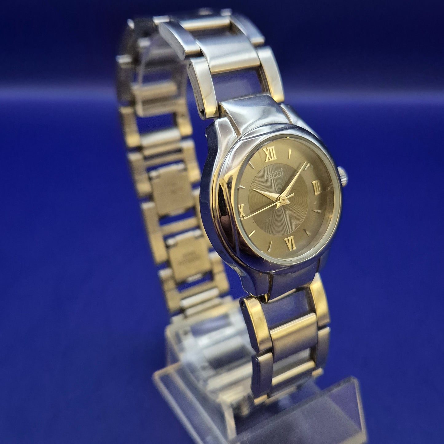 Elegante Ascot Damen Uhr – Modernes Design mit Edelstahlarmband