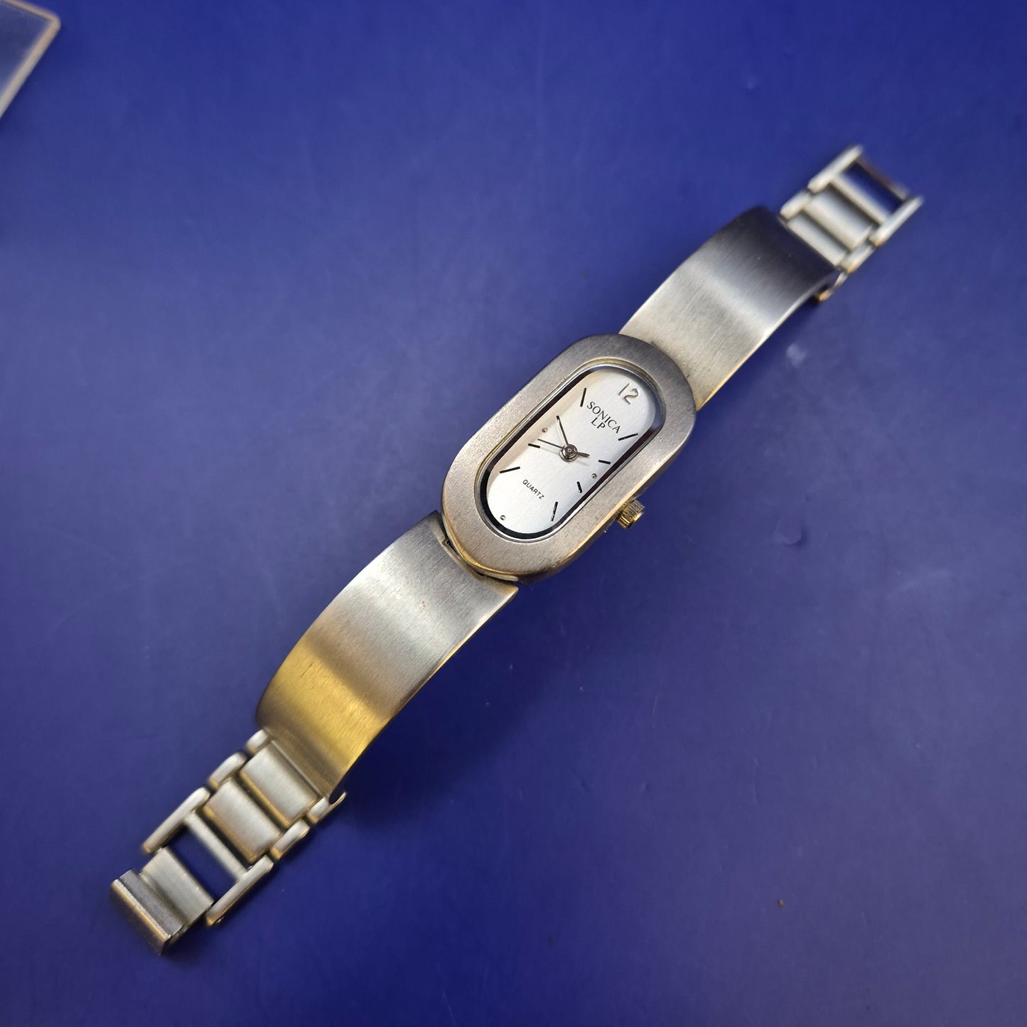 Elegante Sonica LP Damen Uhr – Ovales Design im Vintage-Stil