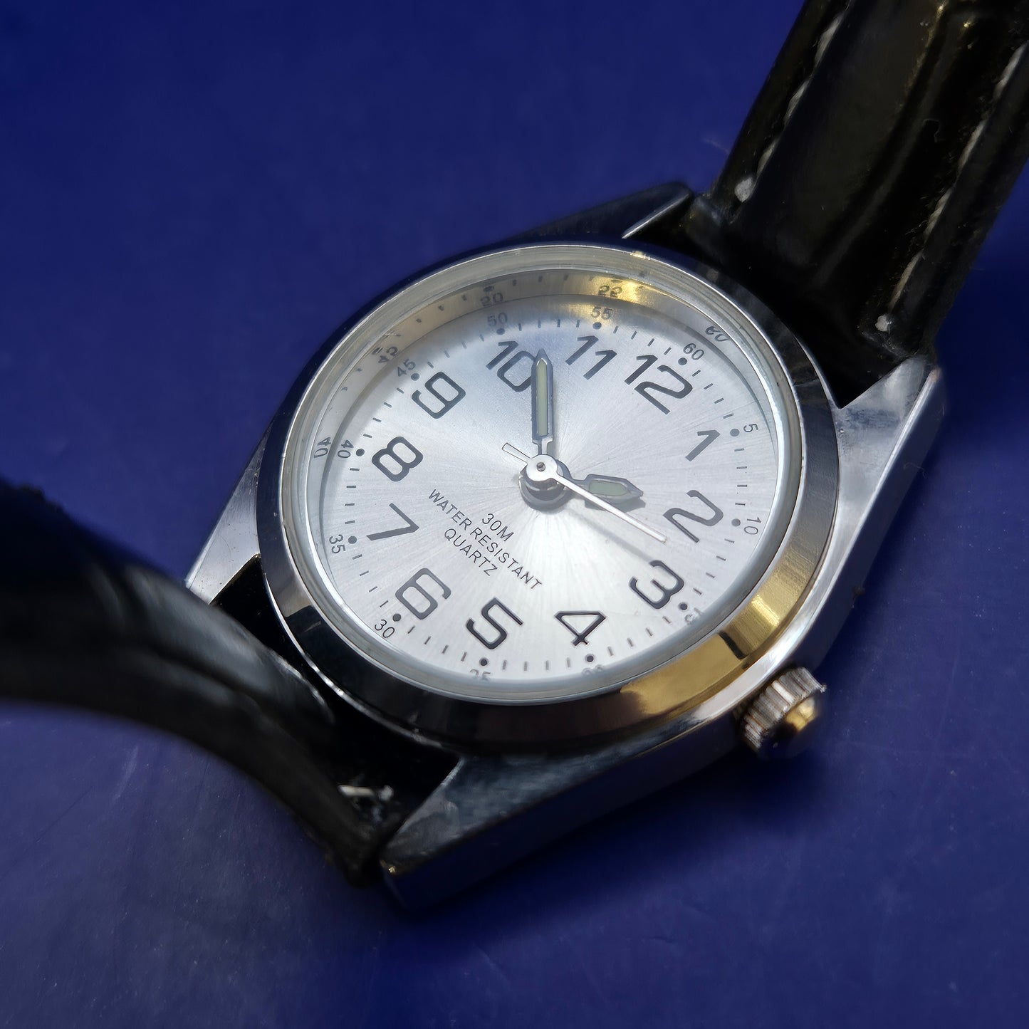 Klassische Seiko Damen Uhr – Zeitloses Design mit Lederband