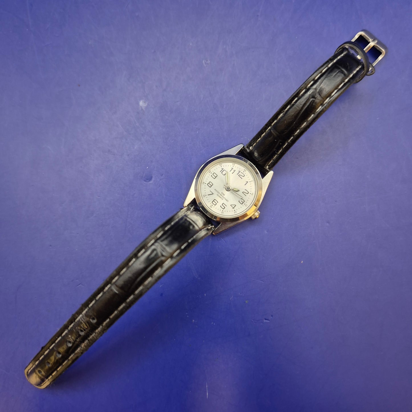 Klassische Seiko Damen Uhr – Zeitloses Design mit Lederband