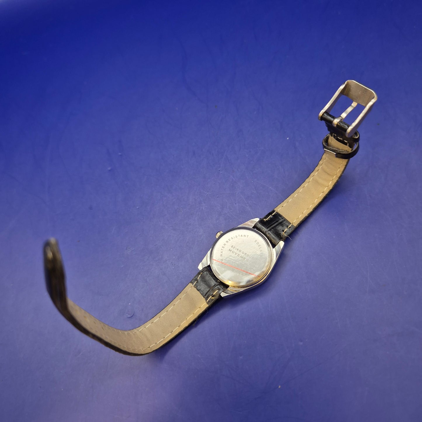 Klassische Seiko Damen Uhr – Zeitloses Design mit Lederband