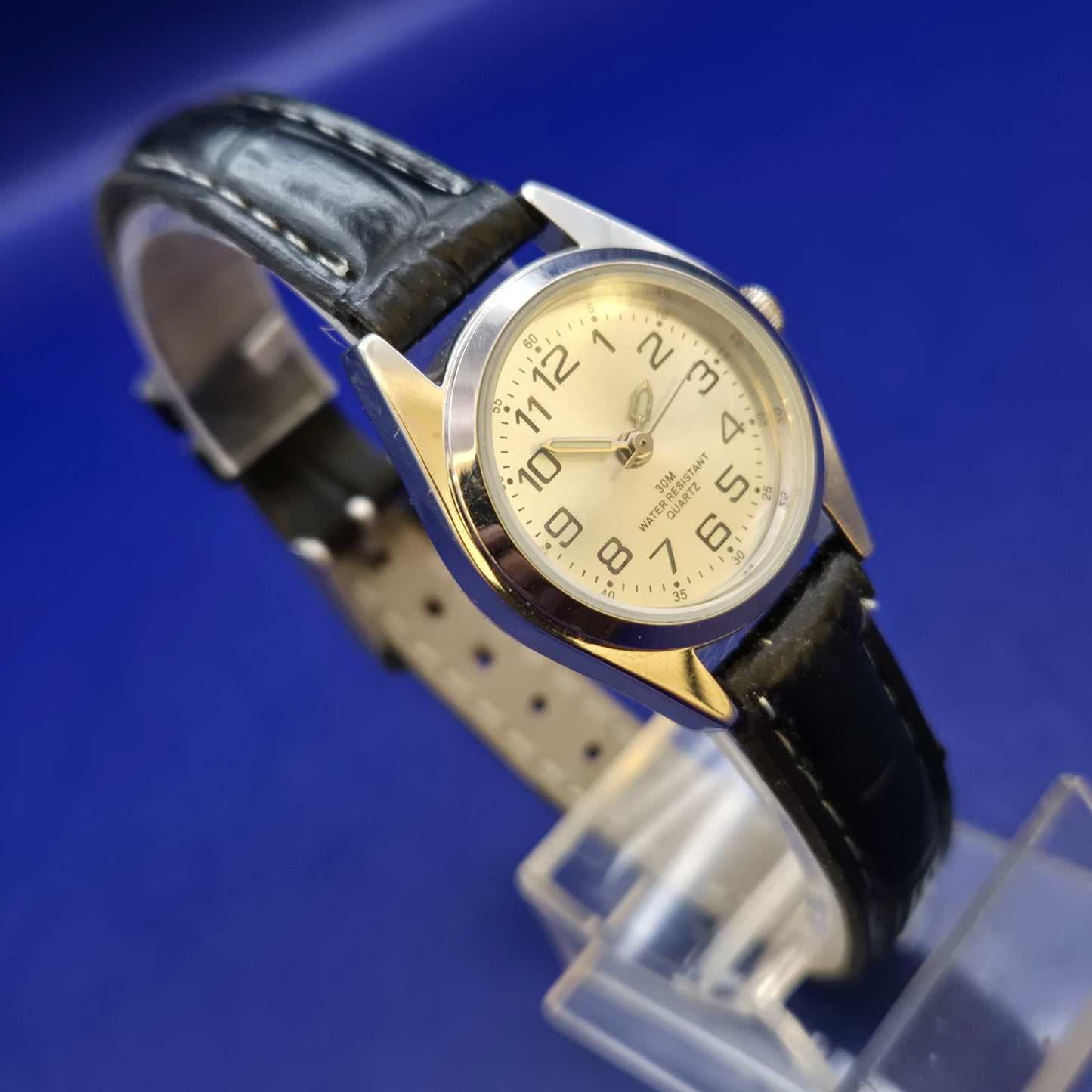 Klassische Seiko Damen Uhr – Zeitloses Design mit Lederband