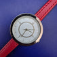 Elegante Damen Uhr in Rot – Minimalistisches Design mit Gold Akzenten