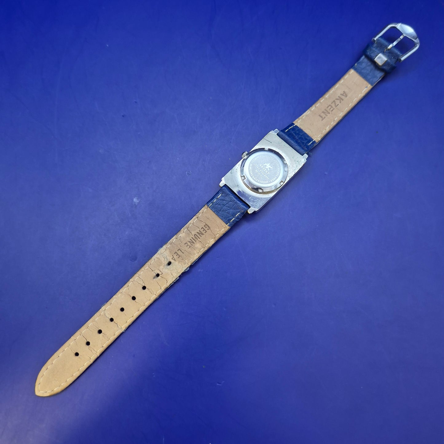 Stilvolle Akzent Damen Uhr in Blau – Markantes Rechteck Design