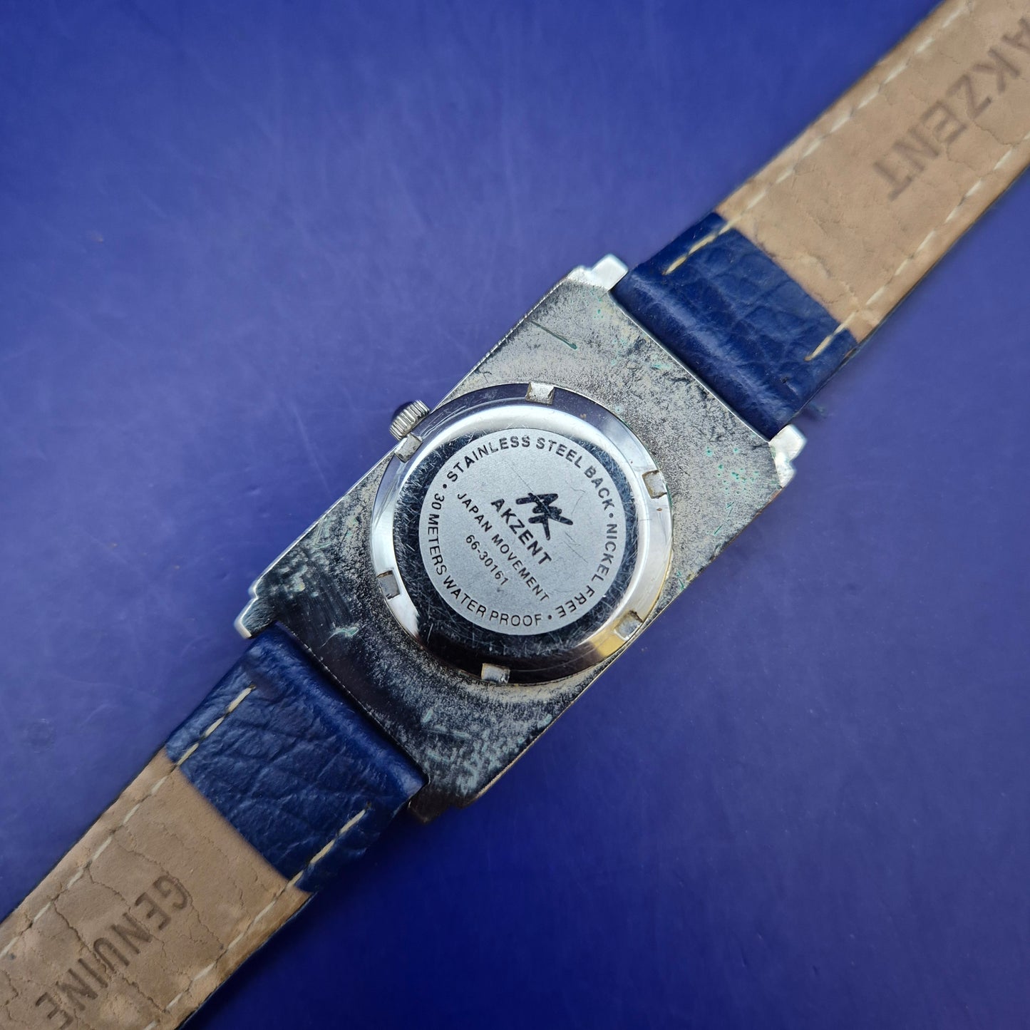 Stilvolle Akzent Damen Uhr in Blau – Markantes Rechteck Design