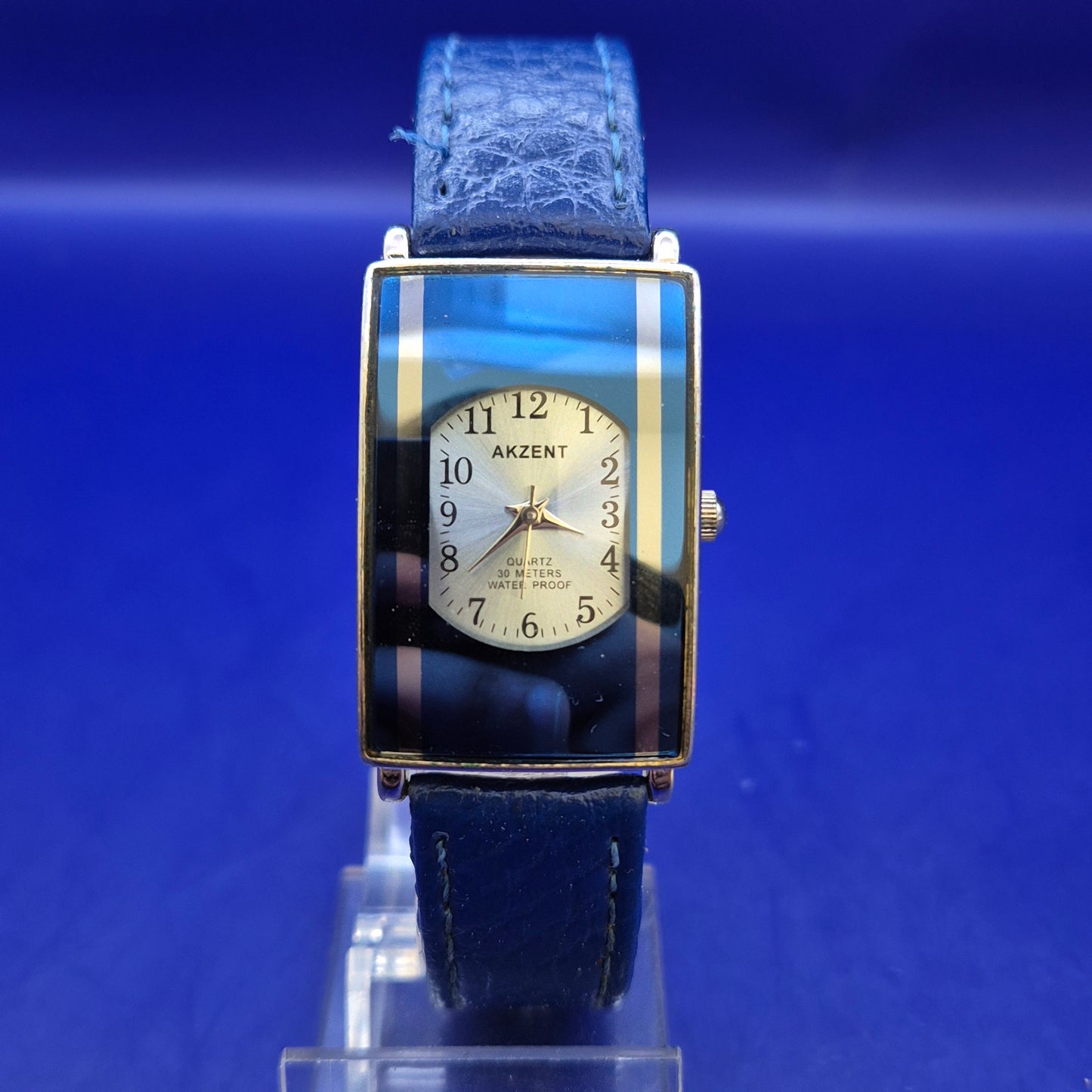 Stilvolle Akzent Damen Uhr in Blau – Markantes Rechteck Design