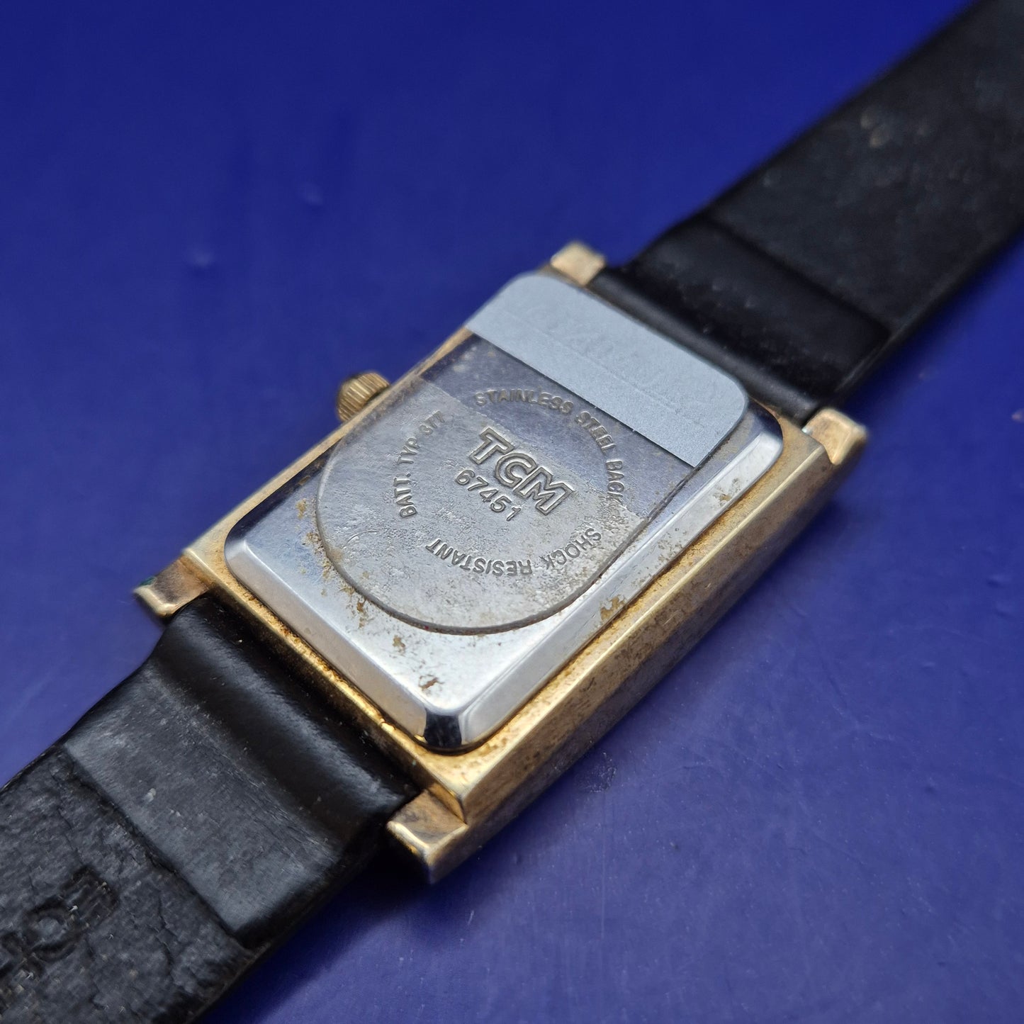 Klassische TCM Damen Uhr in Gold & Schwarz – Elegantes Rechteck Design