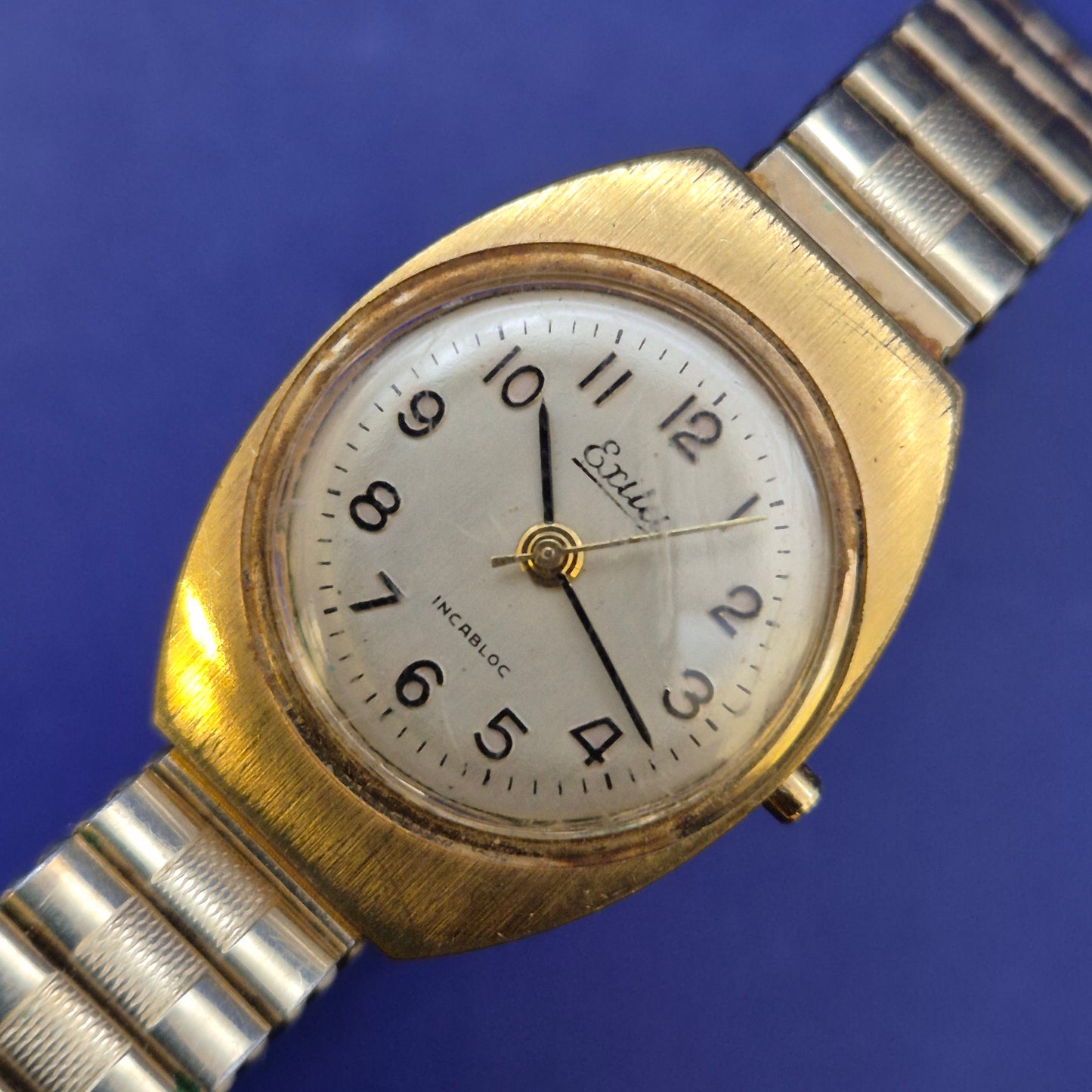 Klassische Exita Damen Uhr – Vergoldetes Vintage Design mit Fixo-Flex Band