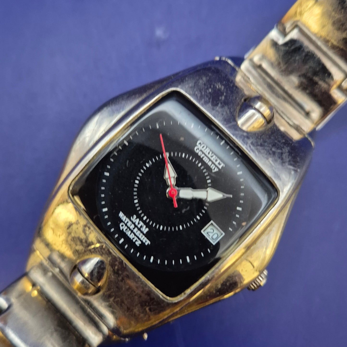 Markante Corvett Herren Uhr mit Datum – Robustes Design in Schwarz