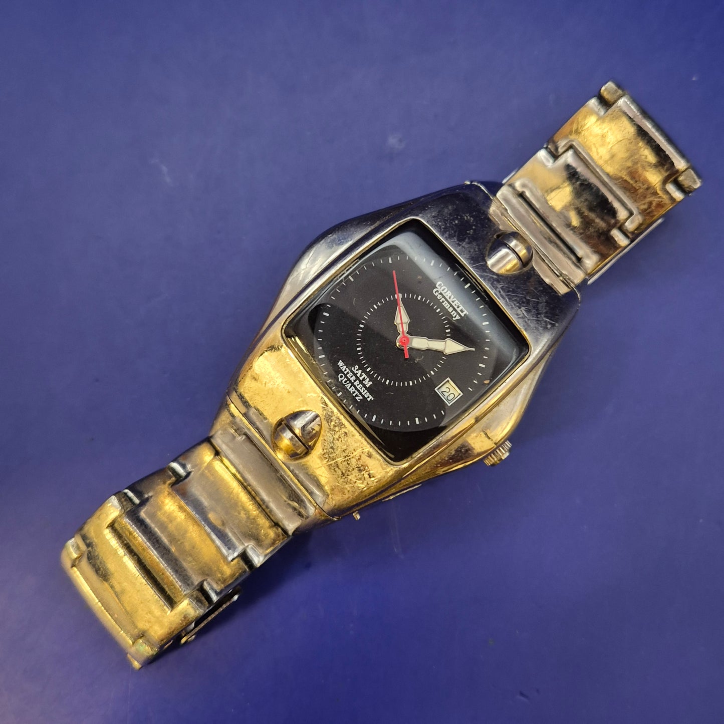 Markante Corvett Herren Uhr mit Datum – Robustes Design in Schwarz