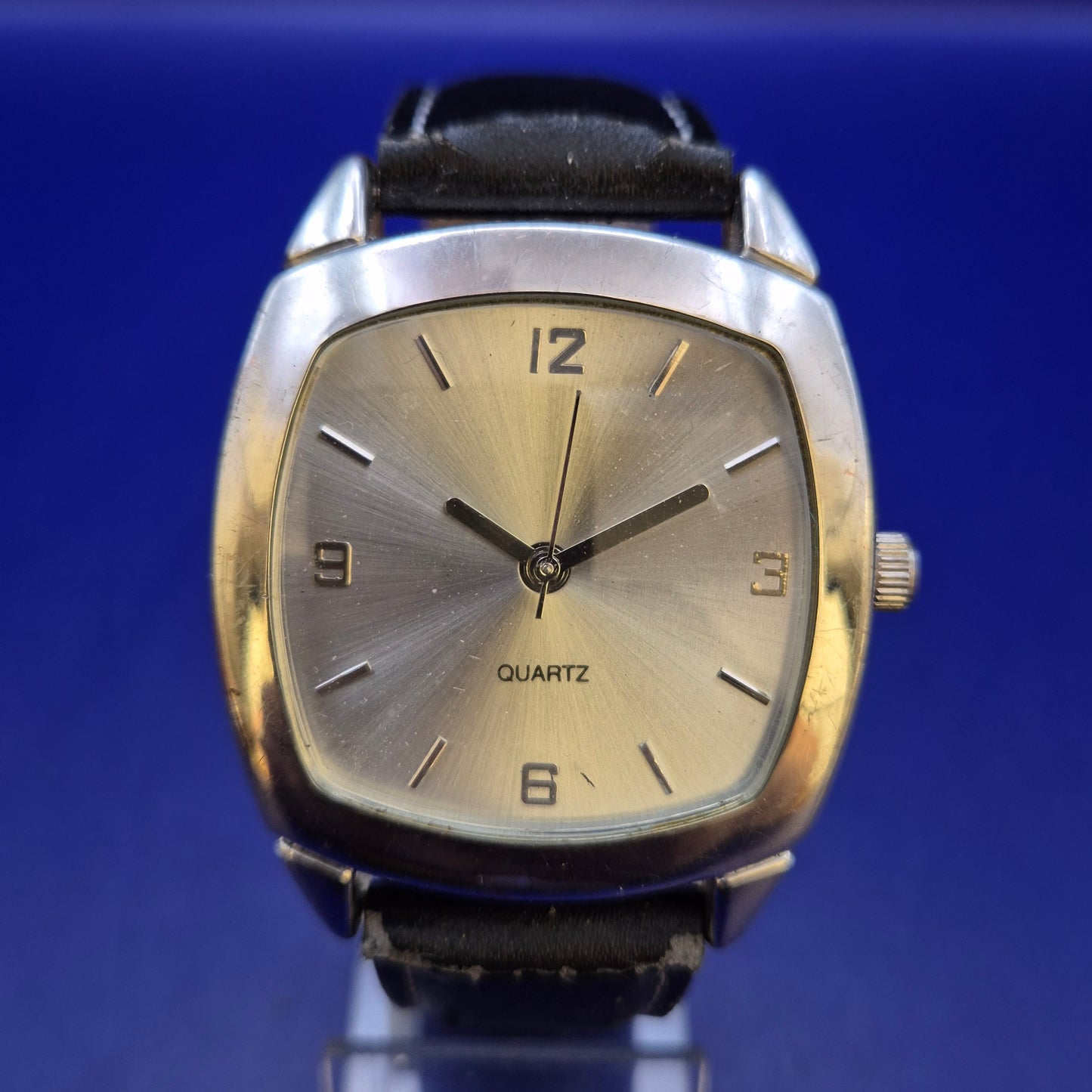 Vintage Quartz Herren Uhr – Elegantes Kissen Gehäuse in Silber