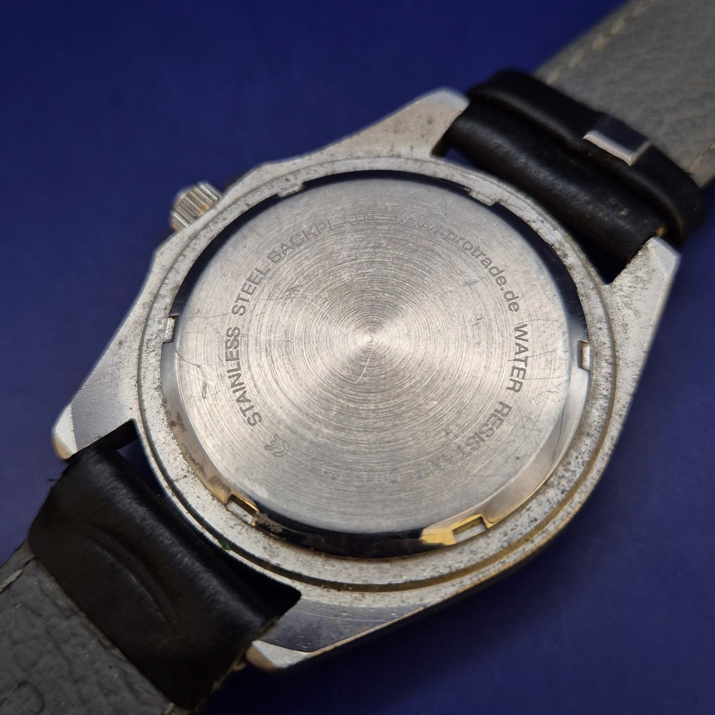 Robuste Polaroid Herren Uhr – Sportliches Design mit Tachymeter