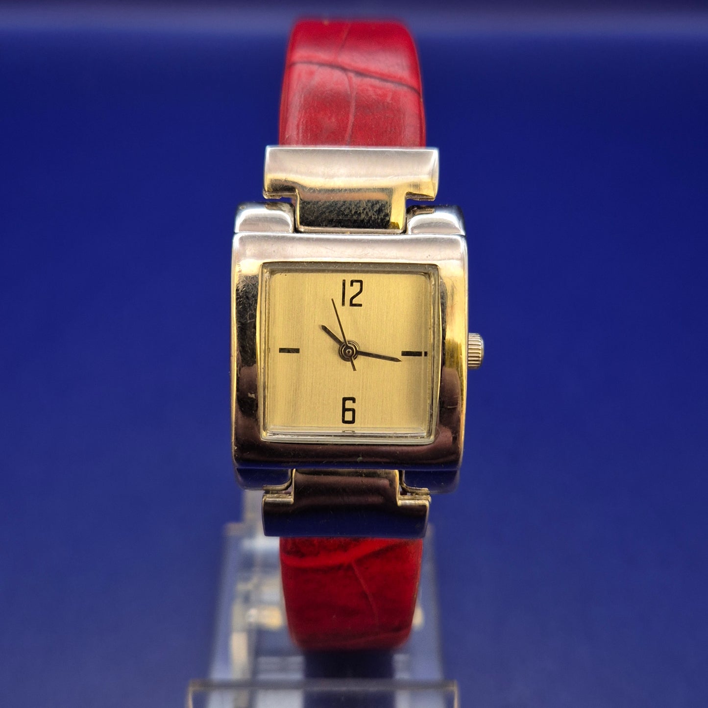 Elegante LF Beauty Damen Uhr – Rechteckiges Design mit rotem Lederband