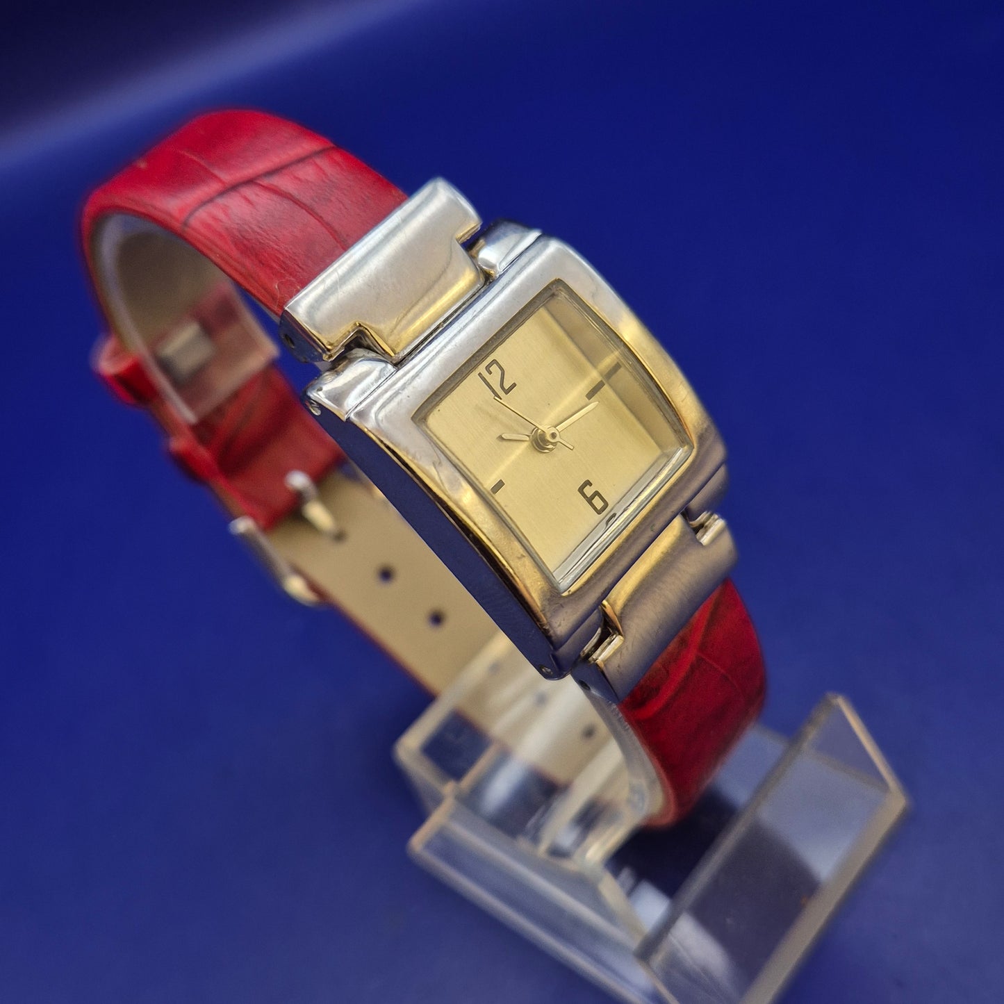 Elegante LF Beauty Damen Uhr – Rechteckiges Design mit rotem Lederband