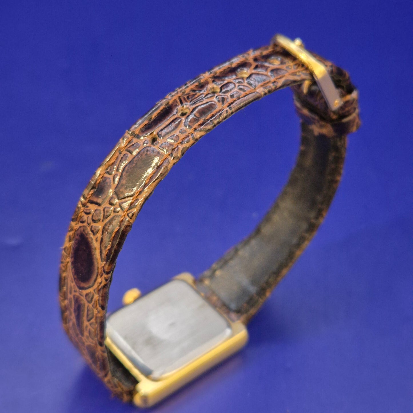 Klassische Damen Uhr im Tank-Stil – Elegantes Gold-Design mit Römischen Ziffern