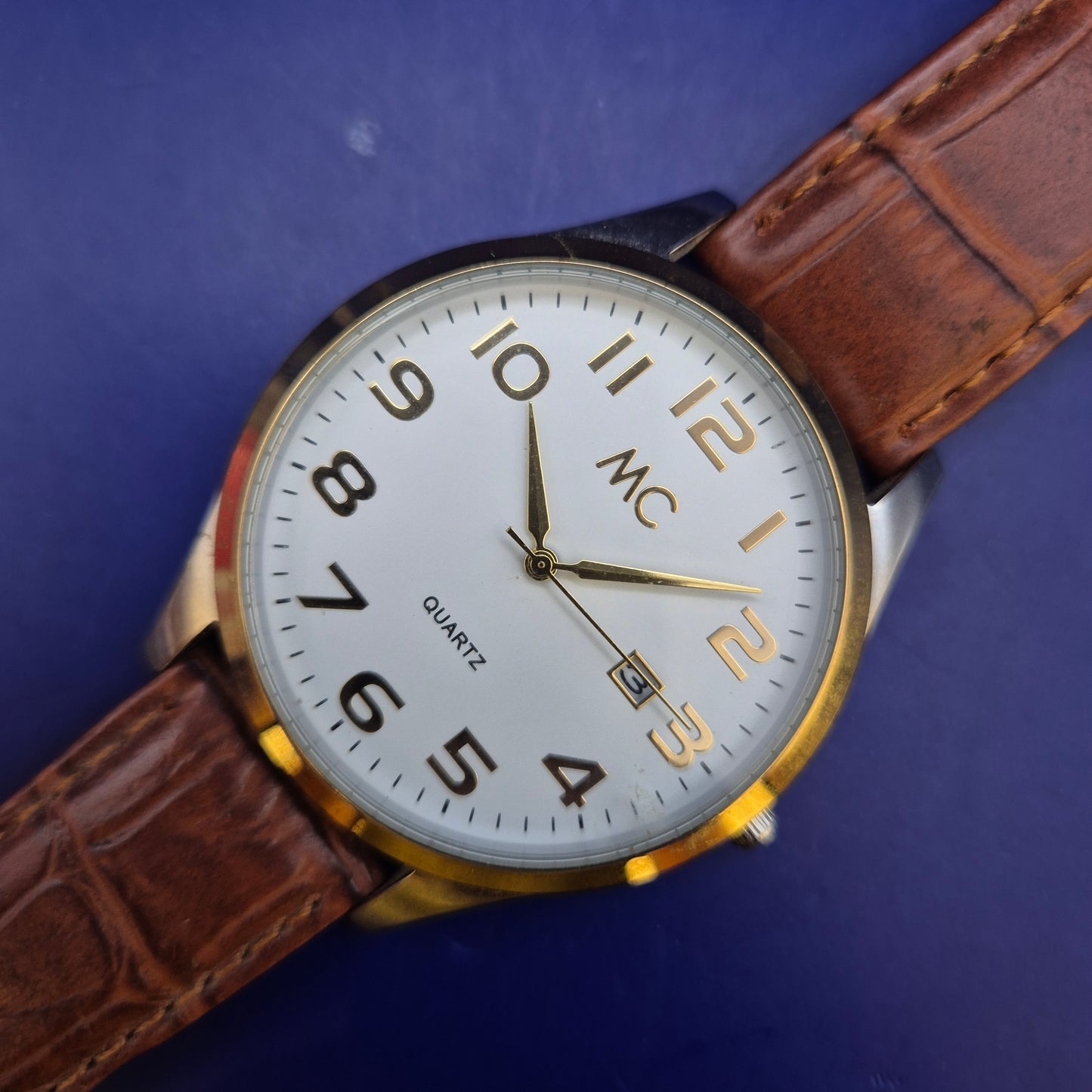 Klassische MC Herren Uhr mit braunem Lederband – Zeitloser Stil