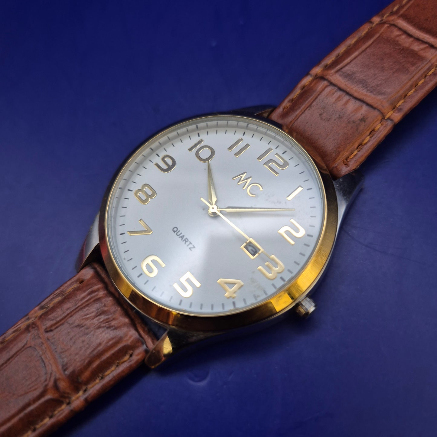 Klassische MC Herren Uhr mit braunem Lederband – Zeitloser Stil