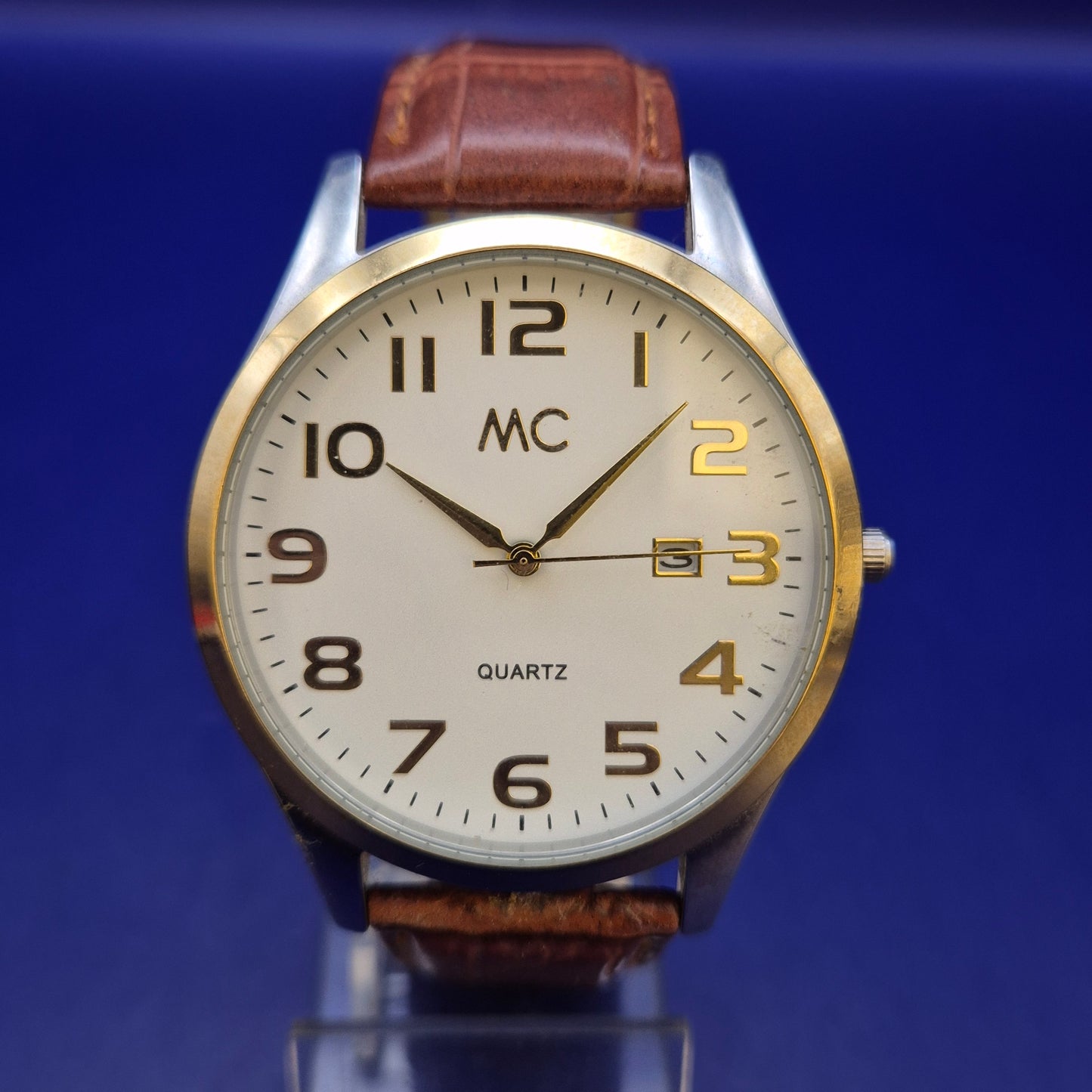 Klassische MC Herren Uhr mit braunem Lederband – Zeitloser Stil