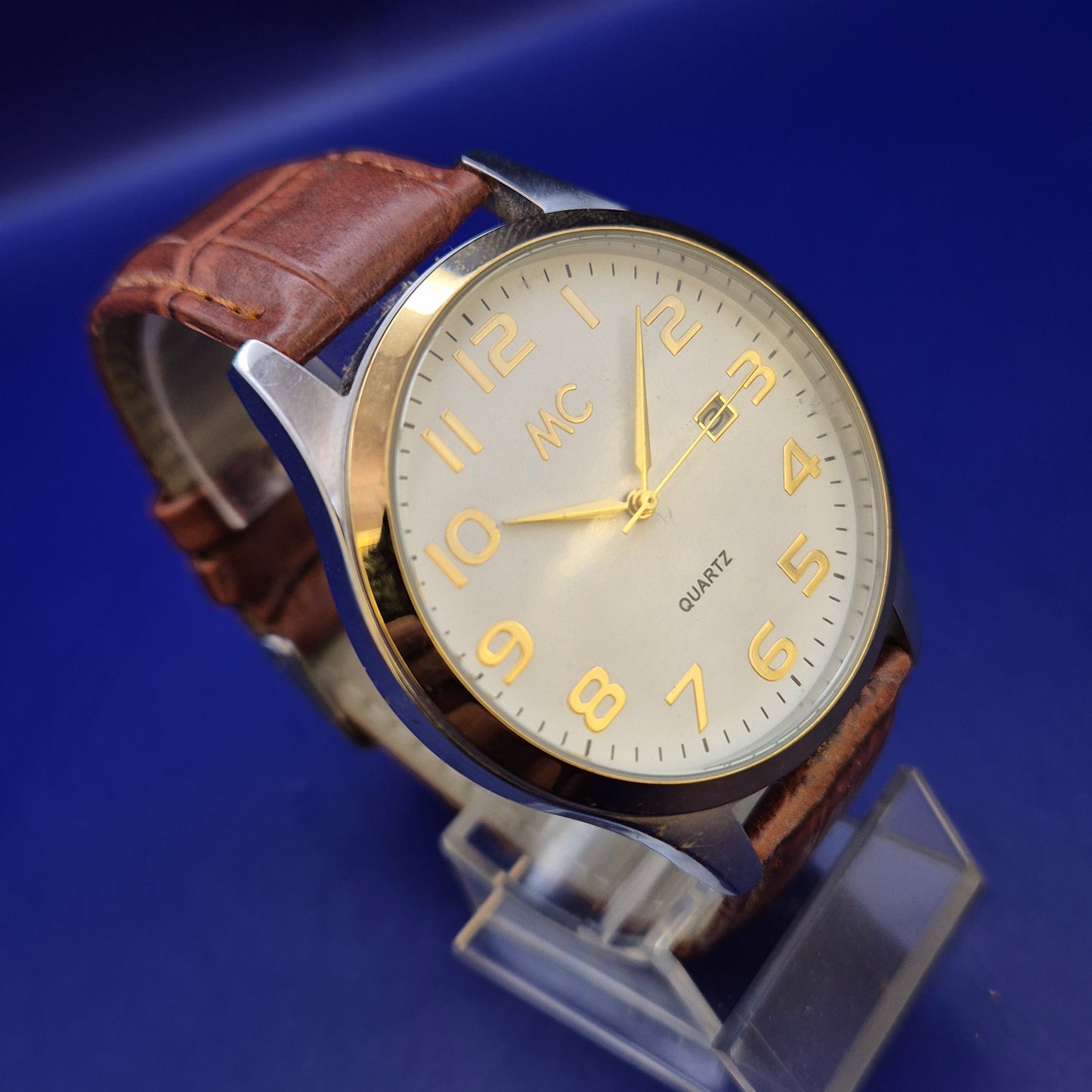 Klassische MC Herren Uhr mit braunem Lederband – Zeitloser Stil