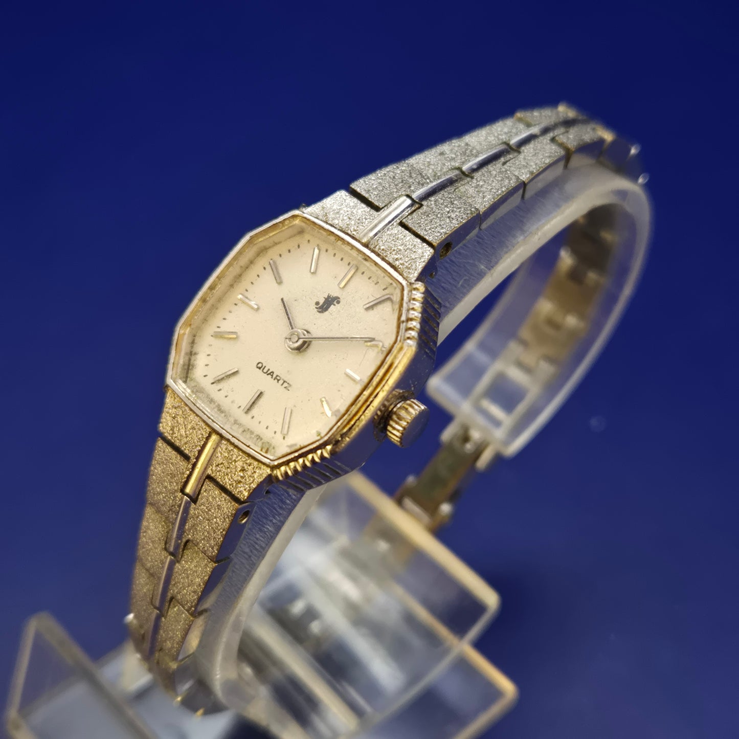 Elegante JF Damen Uhr – Vintage-Stil mit strukturierter Optik