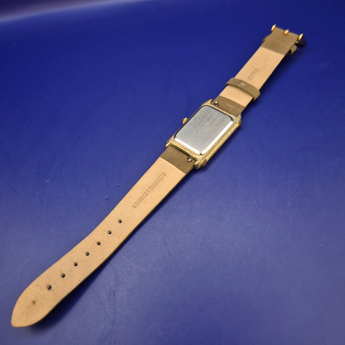 Klassische IK Damen Uhr – Rechteckiges Design mit Römischen Ziffern