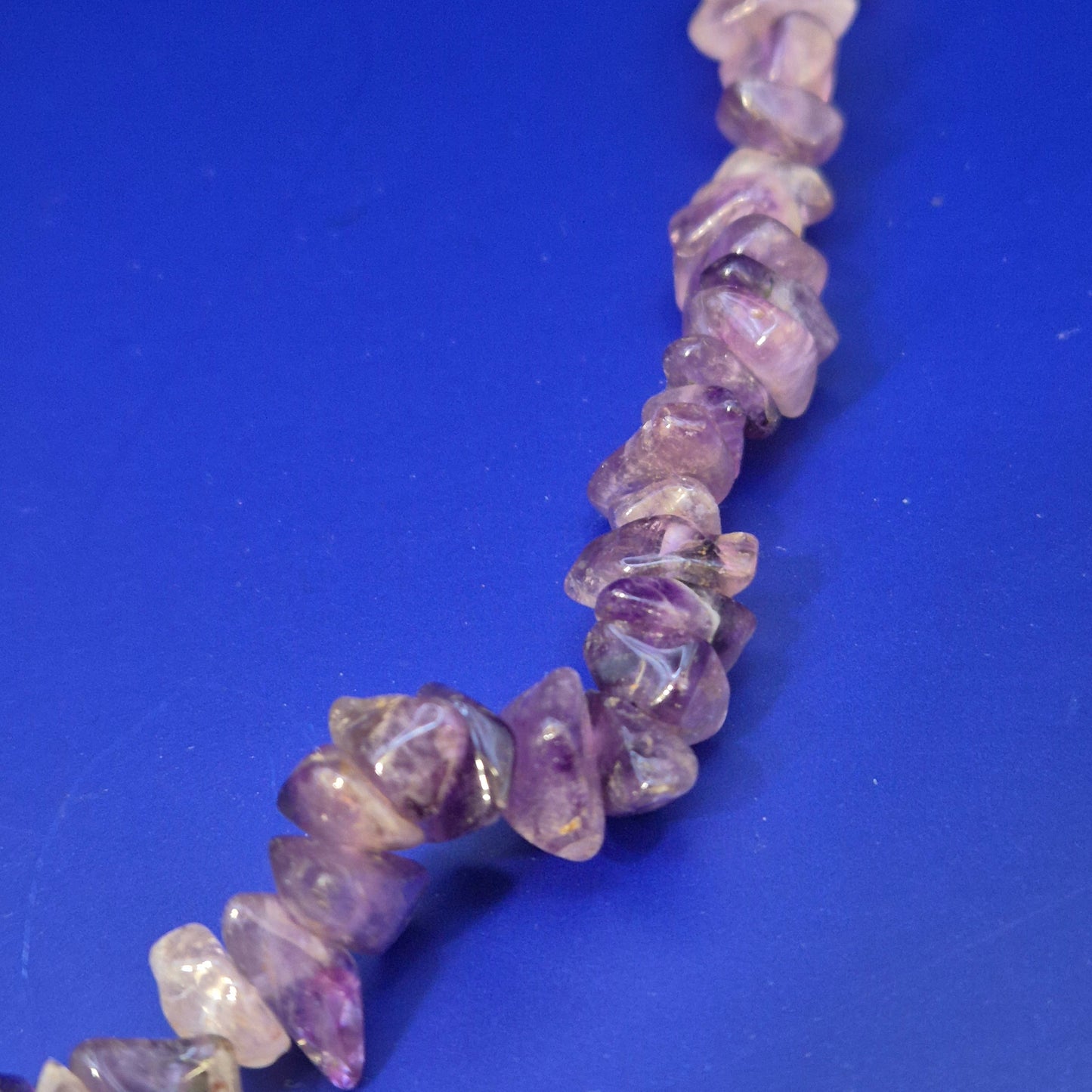 Edle Amethyst Splitterkette – Naturstein Halskette in Lila