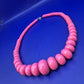 Modische Damen Kette in leuchtendem Pink – Stylischer Vintage Look