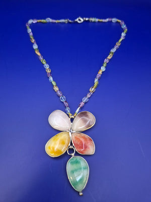 Bunte Stein Blumen Hals Kette – Farbenfrohes Design mit Anhänger