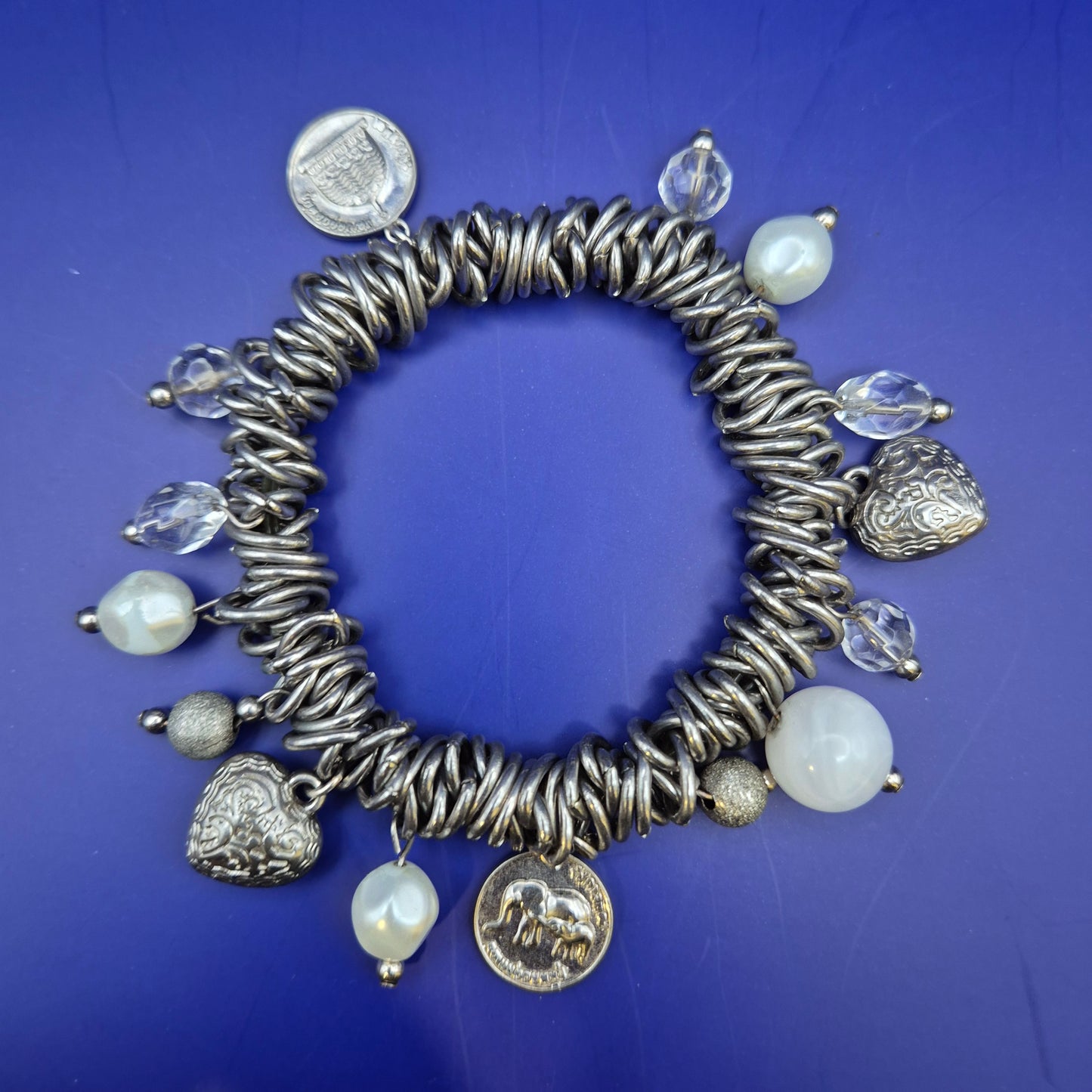 Charmantes Perlen Bettelarmband – Silbernes Design mit Elefanten Motiv