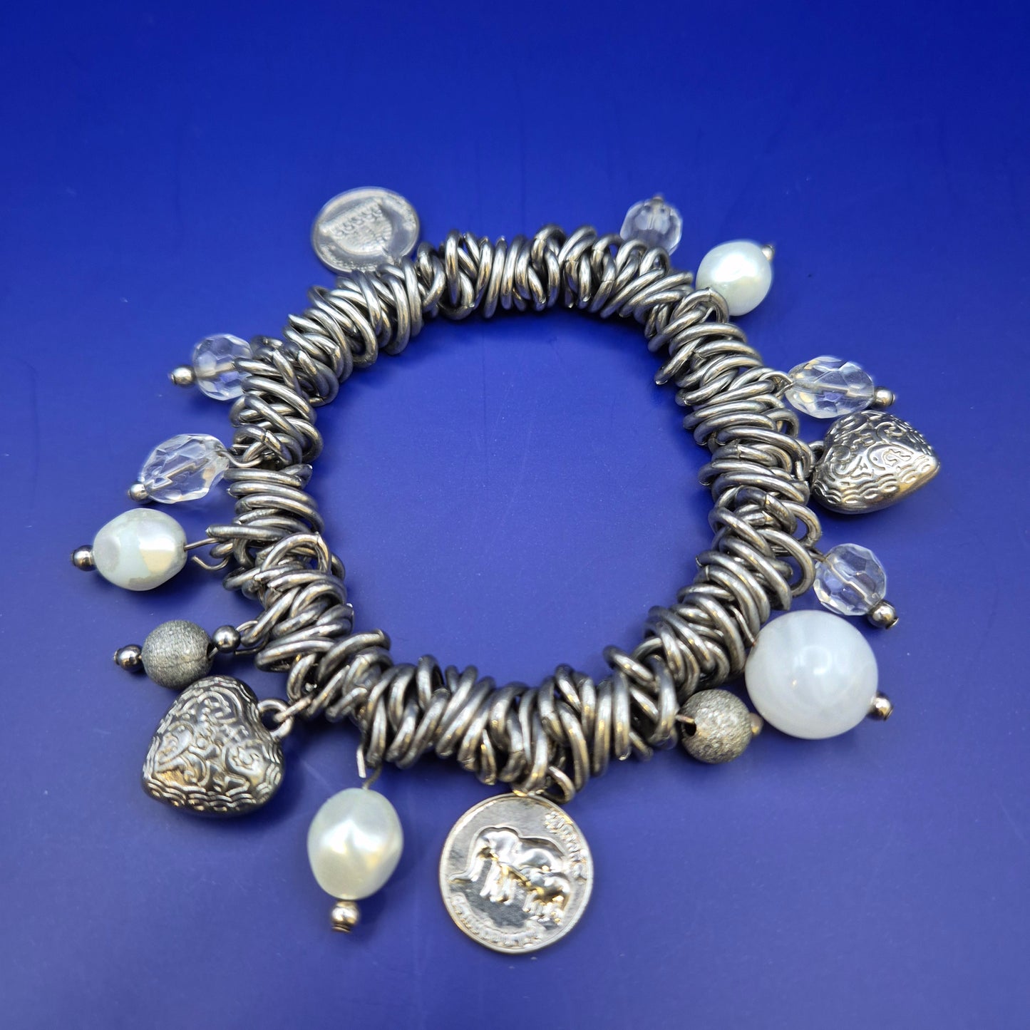 Charmantes Perlen Bettelarmband – Silbernes Design mit Elefanten Motiv