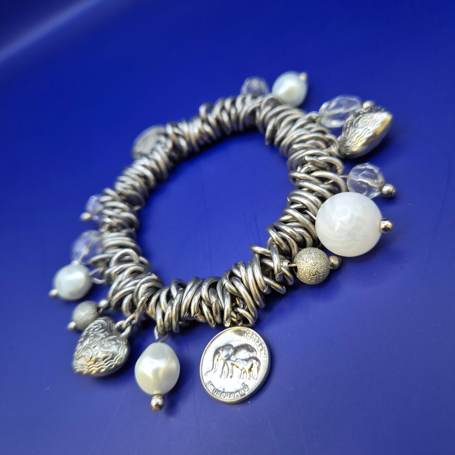 Charmantes Perlen Bettelarmband – Silbernes Design mit Elefanten Motiv