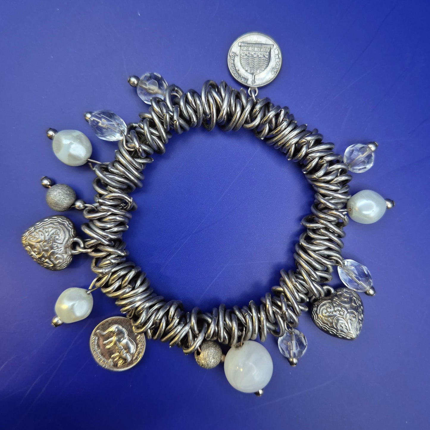Charmantes Perlen Bettelarmband – Silbernes Design mit Elefanten Motiv
