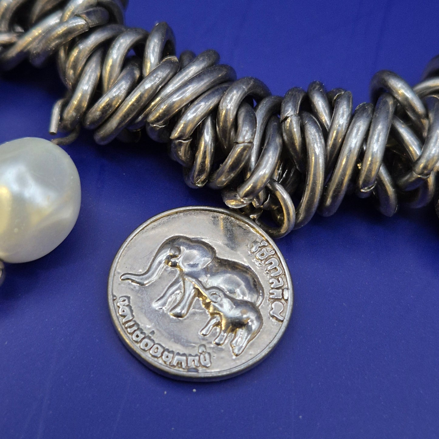 Charmantes Perlen Bettelarmband – Silbernes Design mit Elefanten Motiv