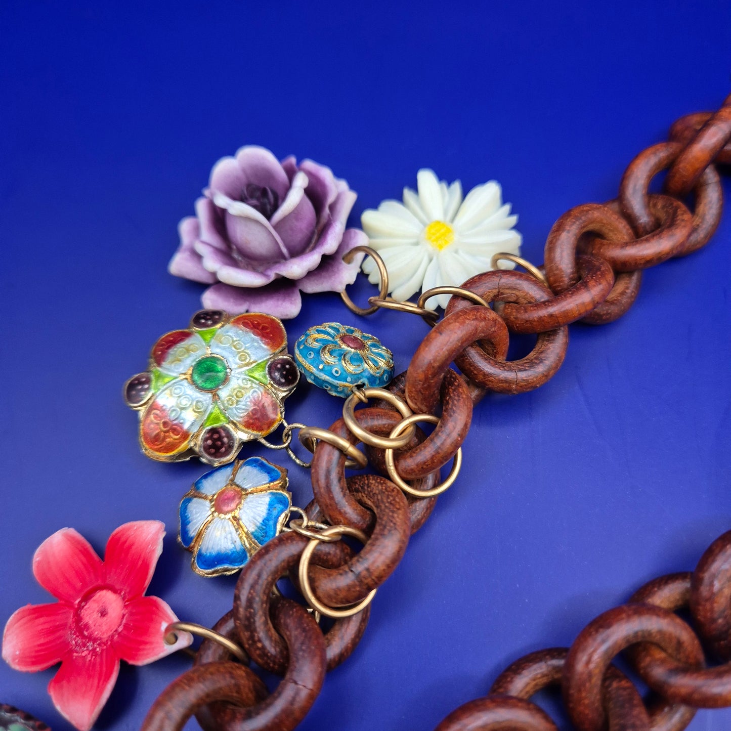 Vintage Charm Statement Damen Uhr Kette – Herz Anhänger & Blumen Charms