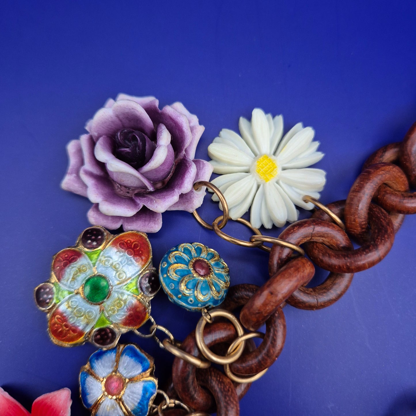 Vintage Charm Statement Damen Uhr Kette – Herz Anhänger & Blumen Charms