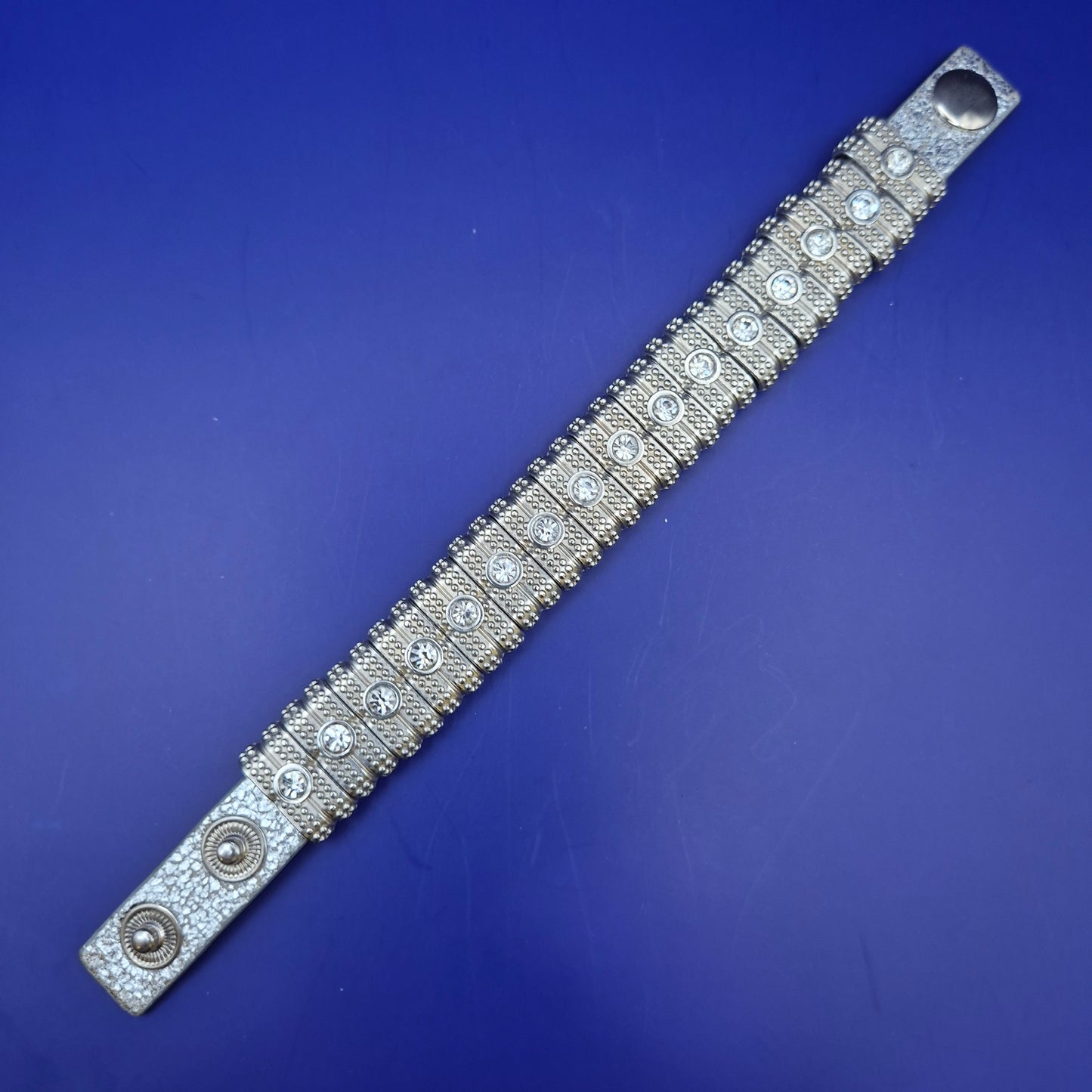 Modisches Damen Armband mit Strasssteinen – Eleganter Silber-Look