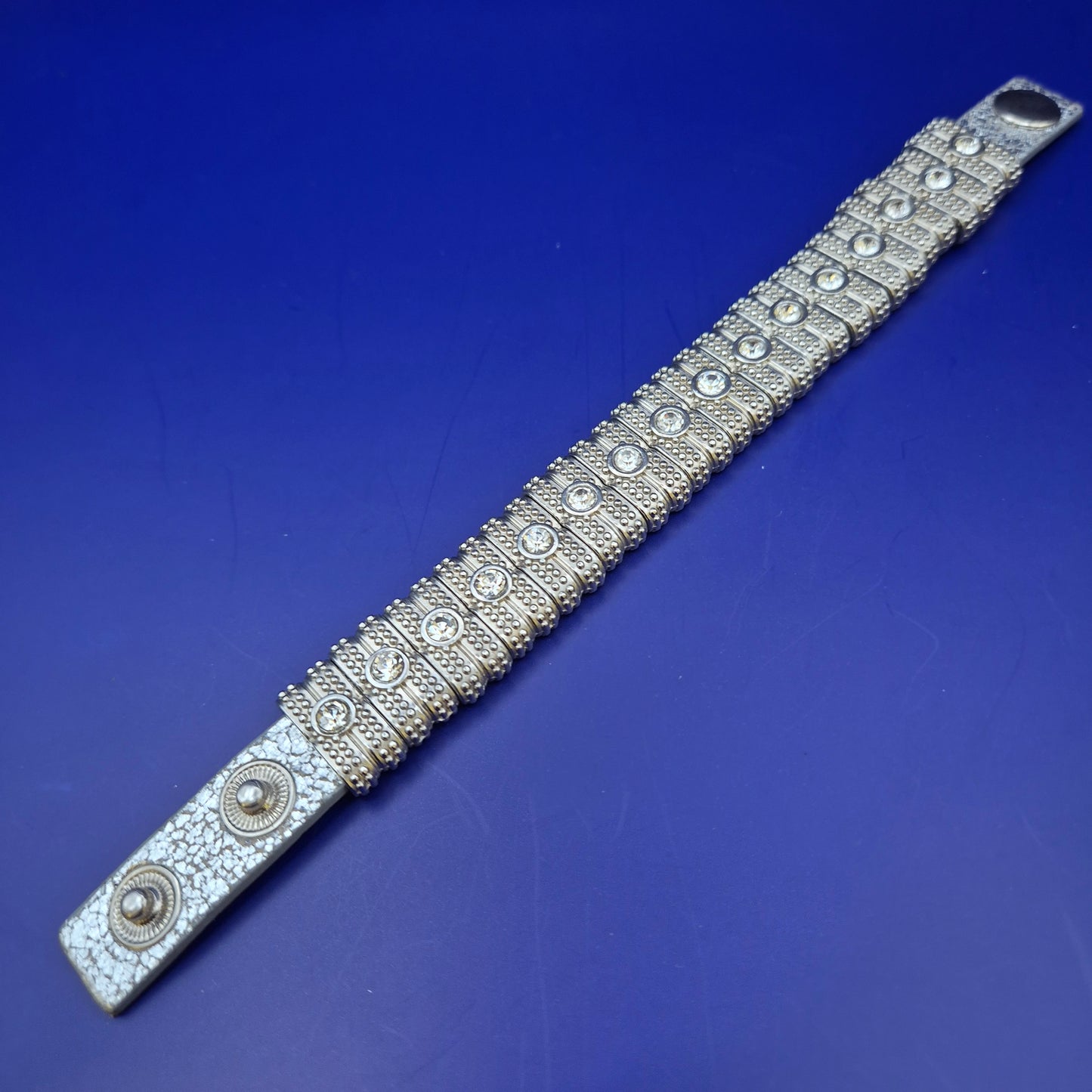 Modisches Damen Armband mit Strasssteinen – Eleganter Silber-Look