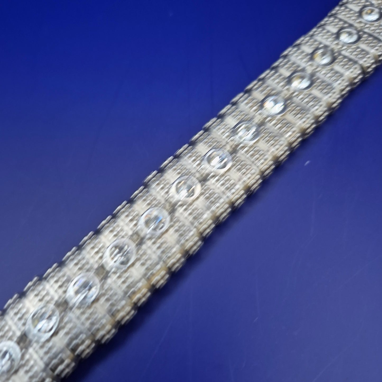 Modisches Damen Armband mit Strasssteinen – Eleganter Silber-Look