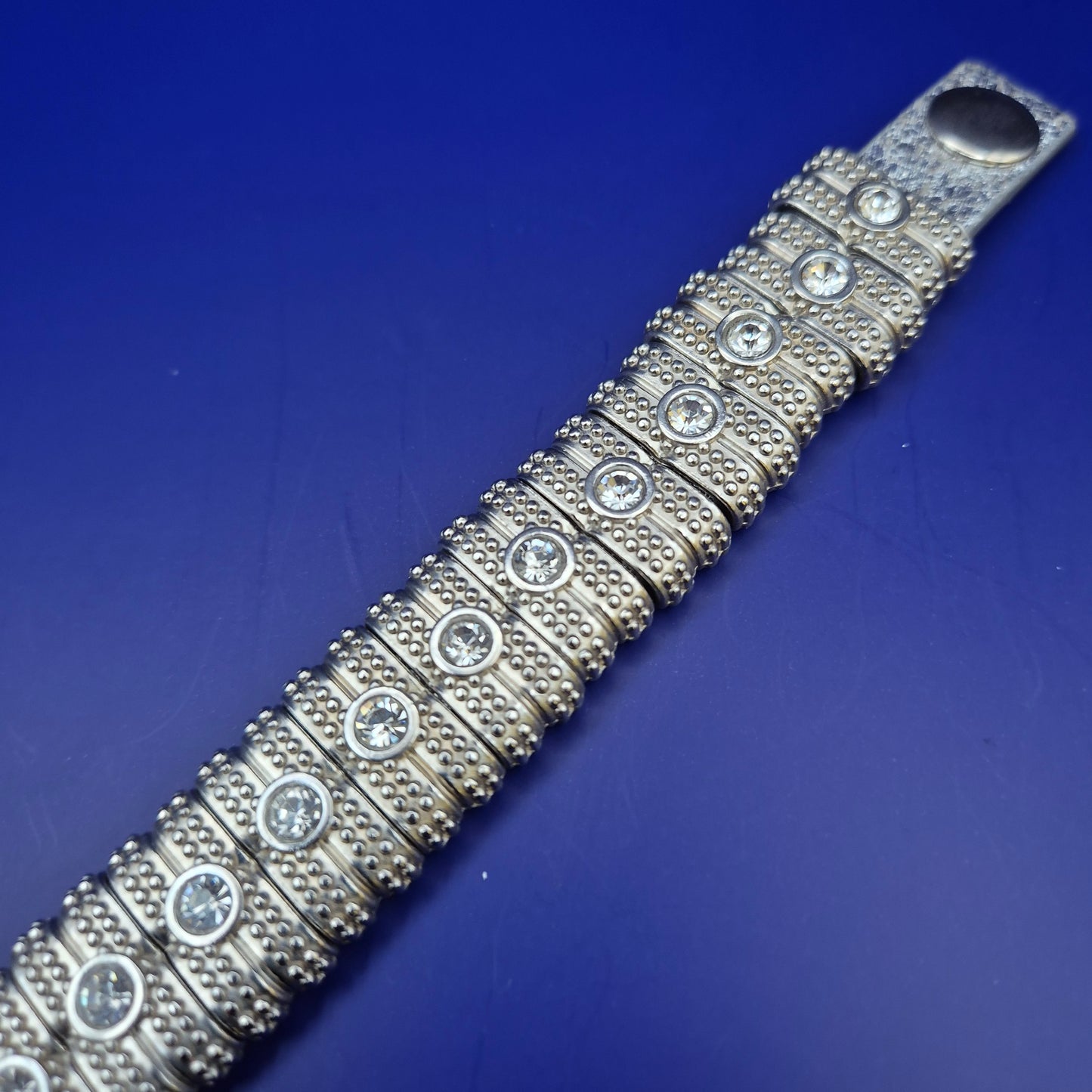 Modisches Damen Armband mit Strasssteinen – Eleganter Silber-Look