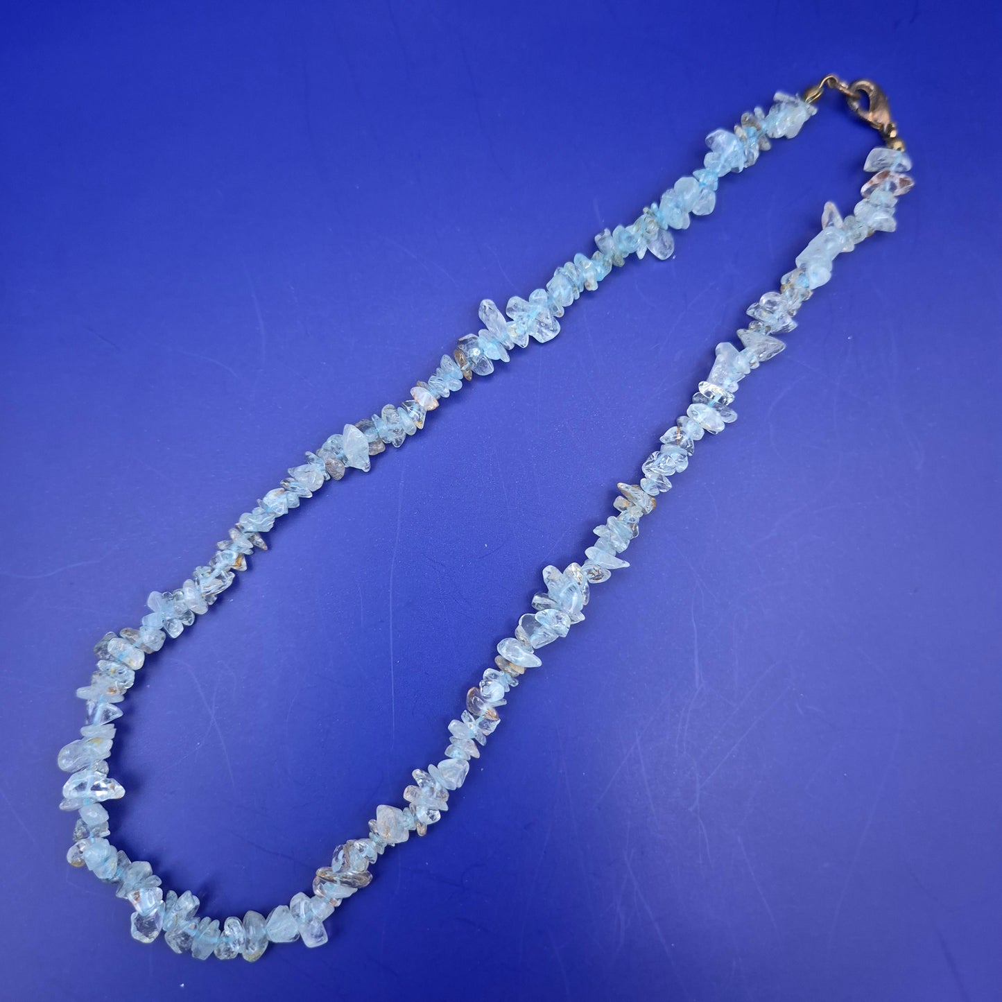 Edle Aquamarin Splitterkette – Stilvolle Damen Kette aus Natursteinen