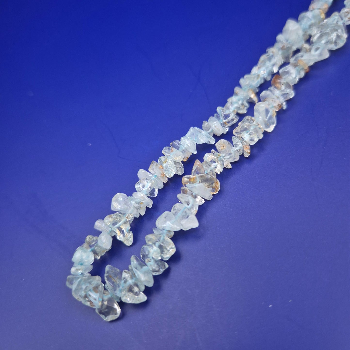 Edle Aquamarin Splitterkette – Stilvolle Damen Kette aus Natursteinen
