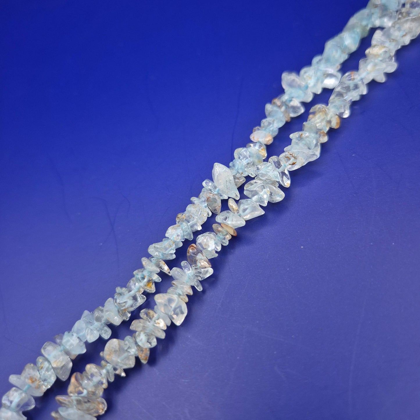 Edle Aquamarin Splitterkette – Stilvolle Damen Kette aus Natursteinen