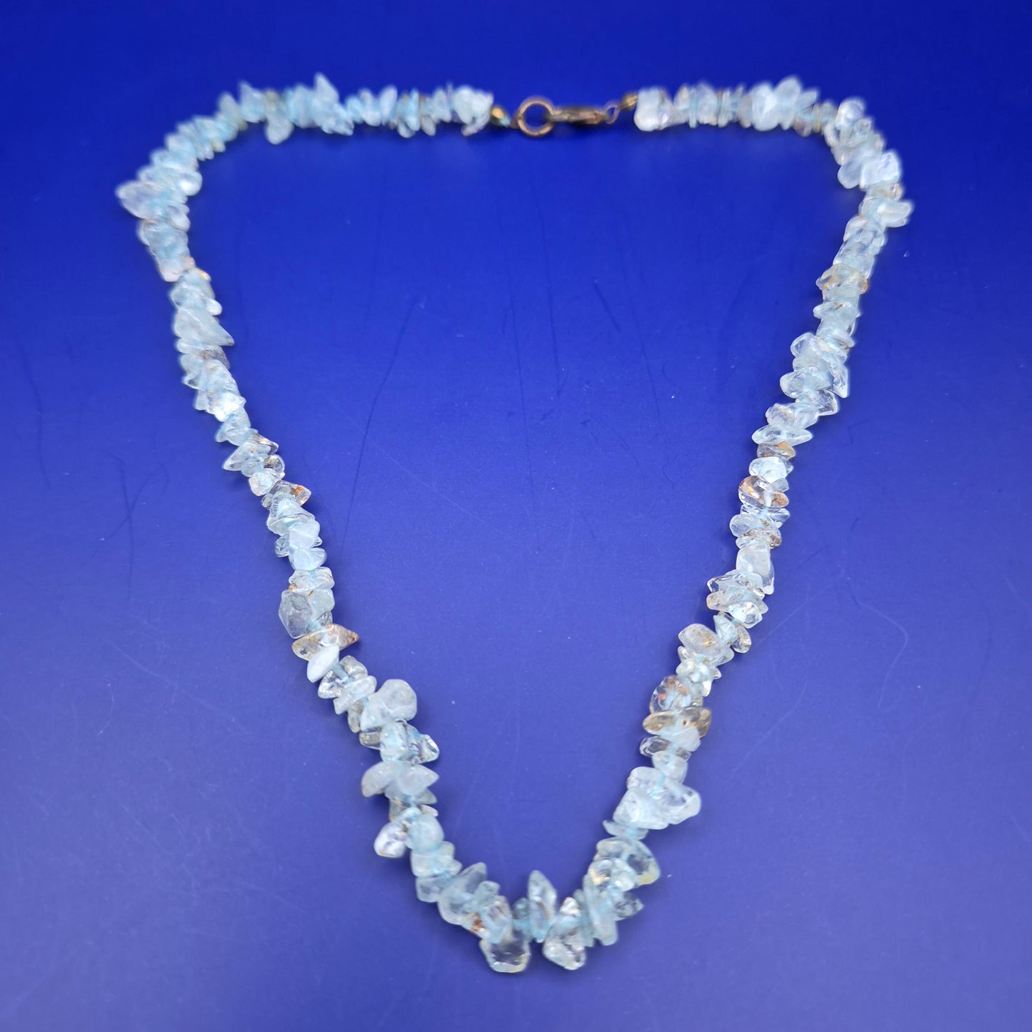 Edle Aquamarin Splitterkette – Stilvolle Damen Kette aus Natursteinen