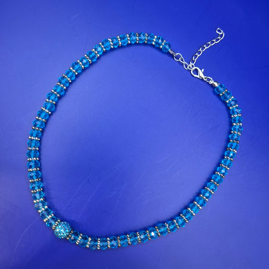 Elegante Damen Kette mit funkelnden blauen Kristallen – Stilvoller Look