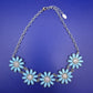 Elegante Statement Damen Kette – Florales Design mit blauen Elementen