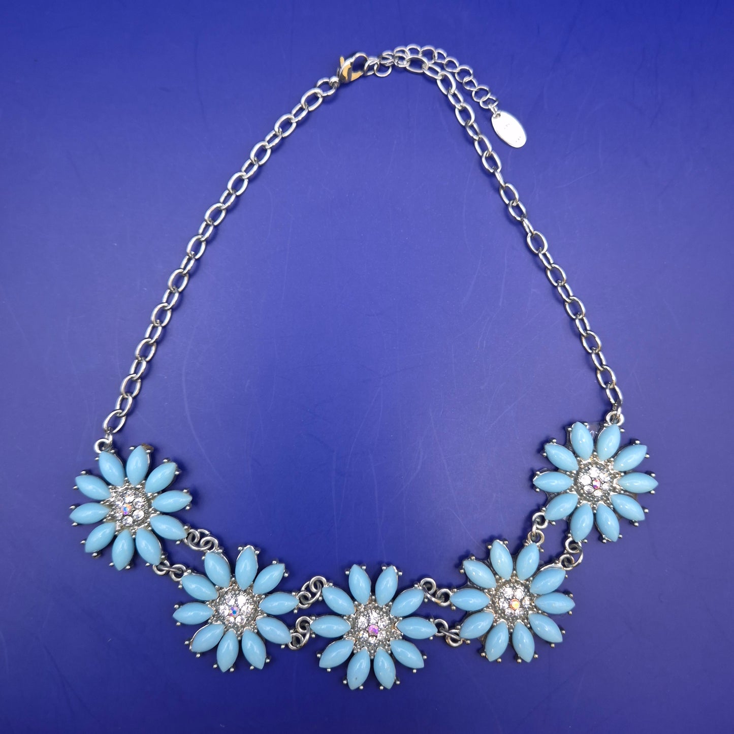 Elegante Statement Damen Kette – Florales Design mit blauen Elementen